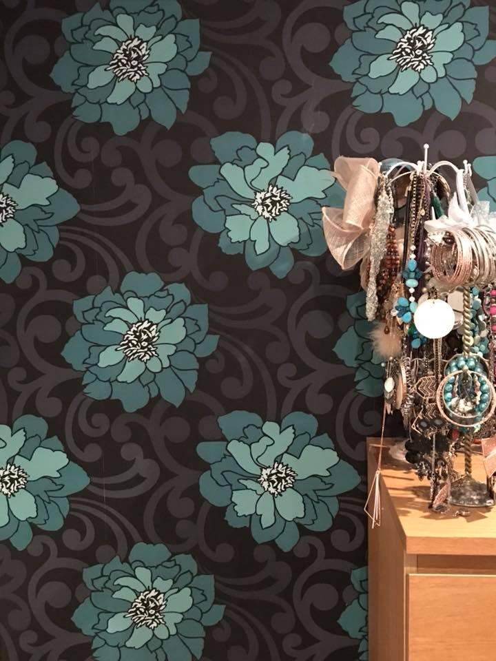 feature wall blue flowers