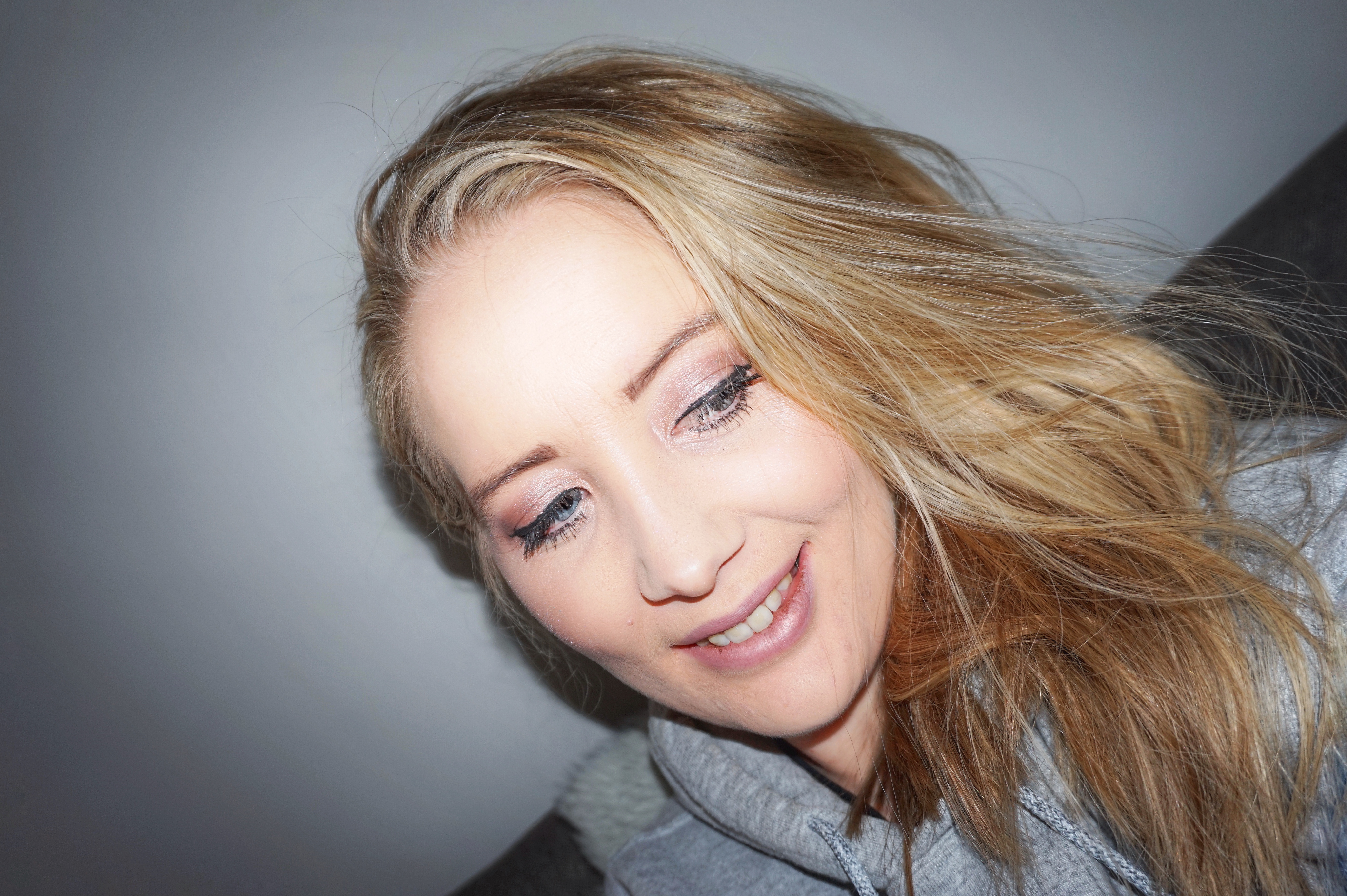 splash of glam make-up