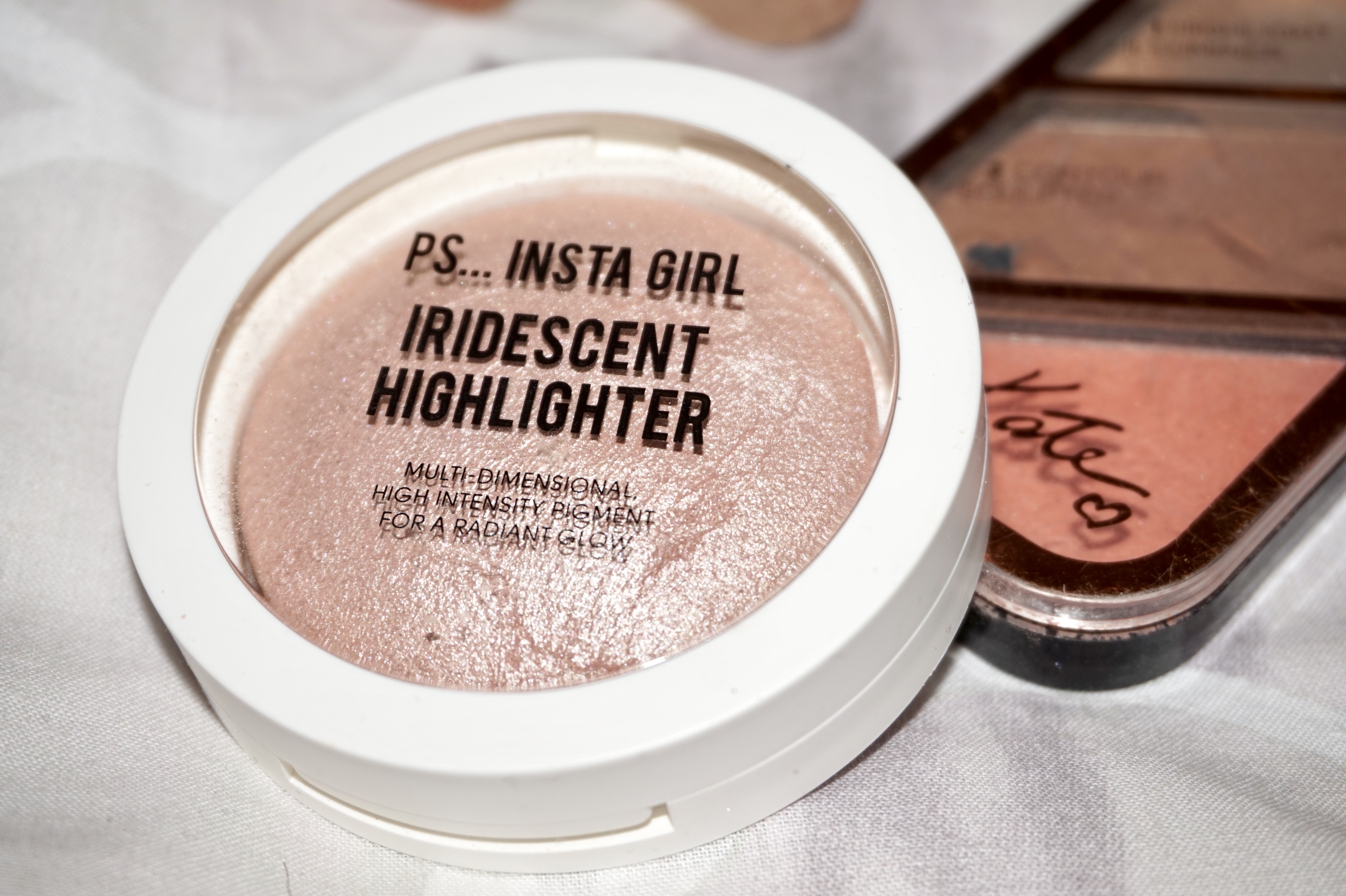 splash of glam make-up highlighter and blush